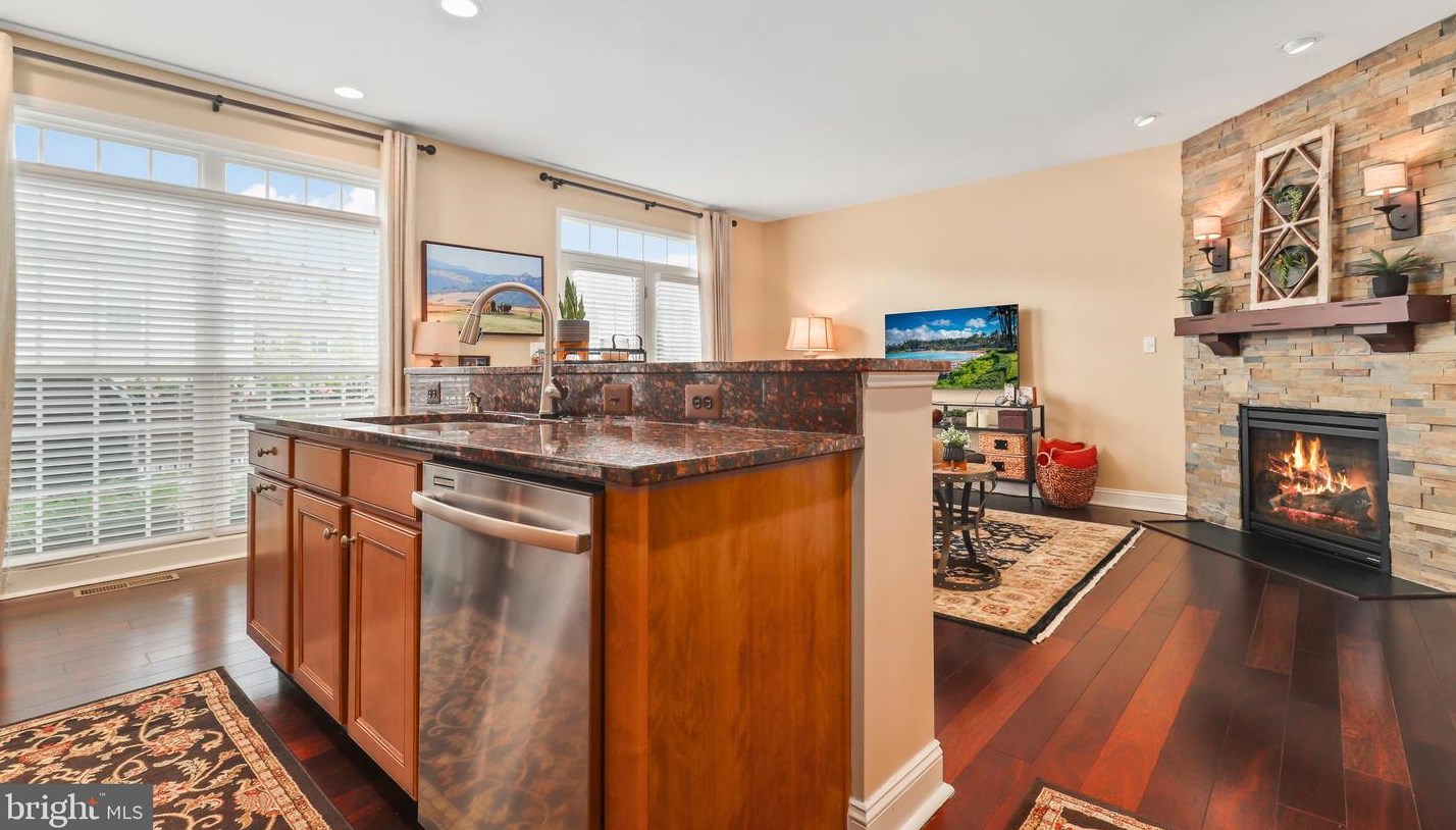 25546 Oak Medley Ter, Stone Ridge VA  20105-2665 exterior