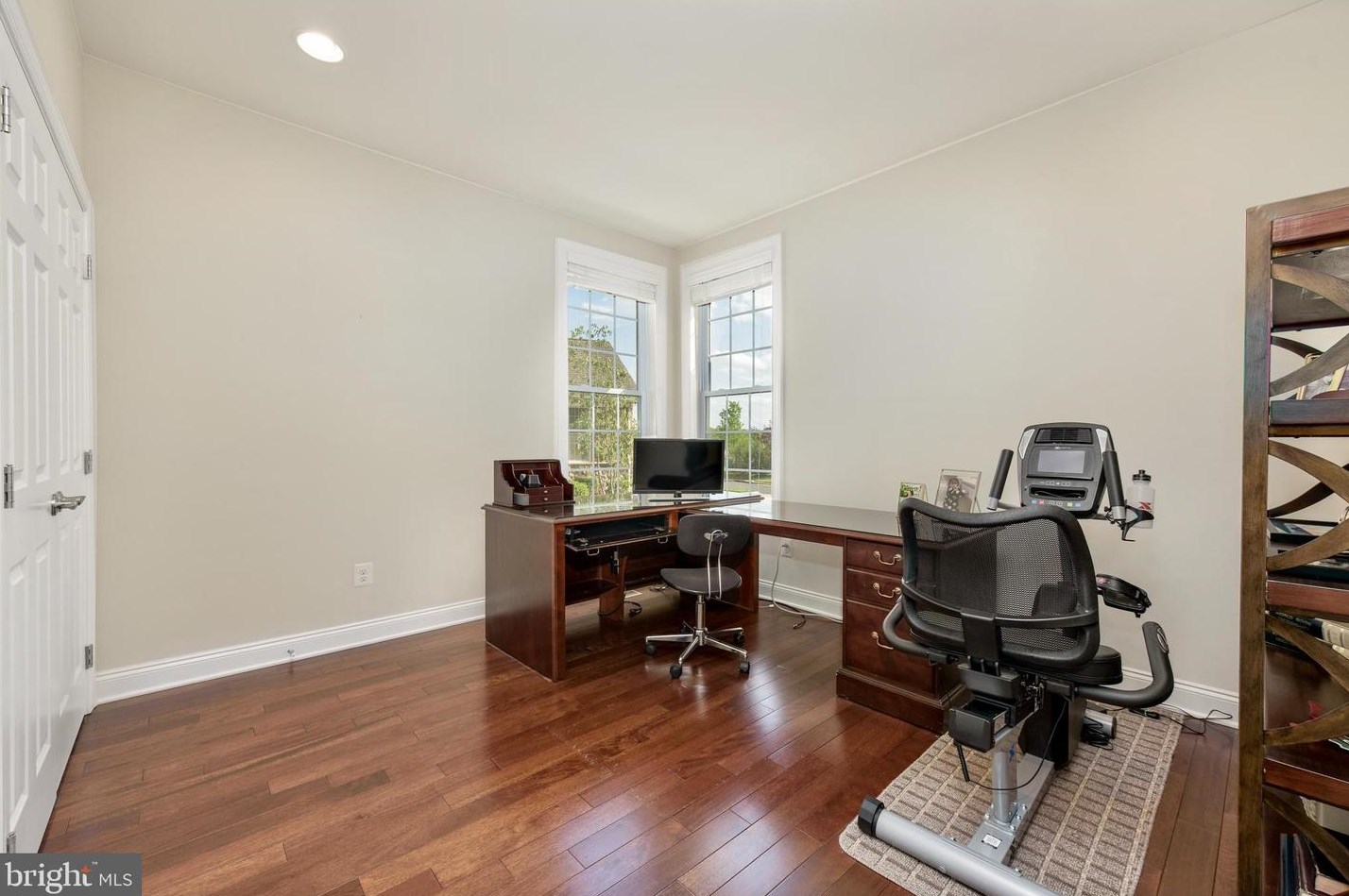 20918 Rocky Knoll Sq, Ashburn VA  20147-5687 exterior