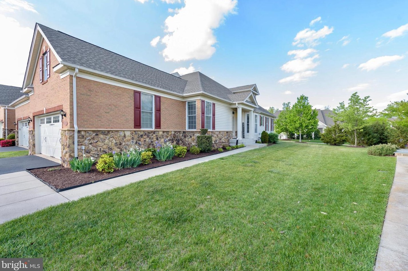 20918 Rocky Knoll Sq, Ashburn VA  20147-5687 exterior