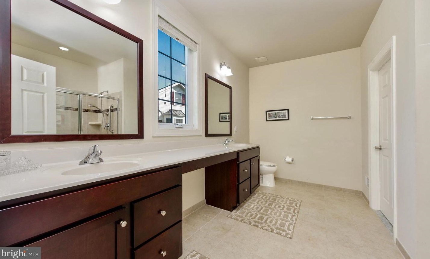 20918 Rocky Knoll Sq, Ashburn VA  20147-5687 exterior