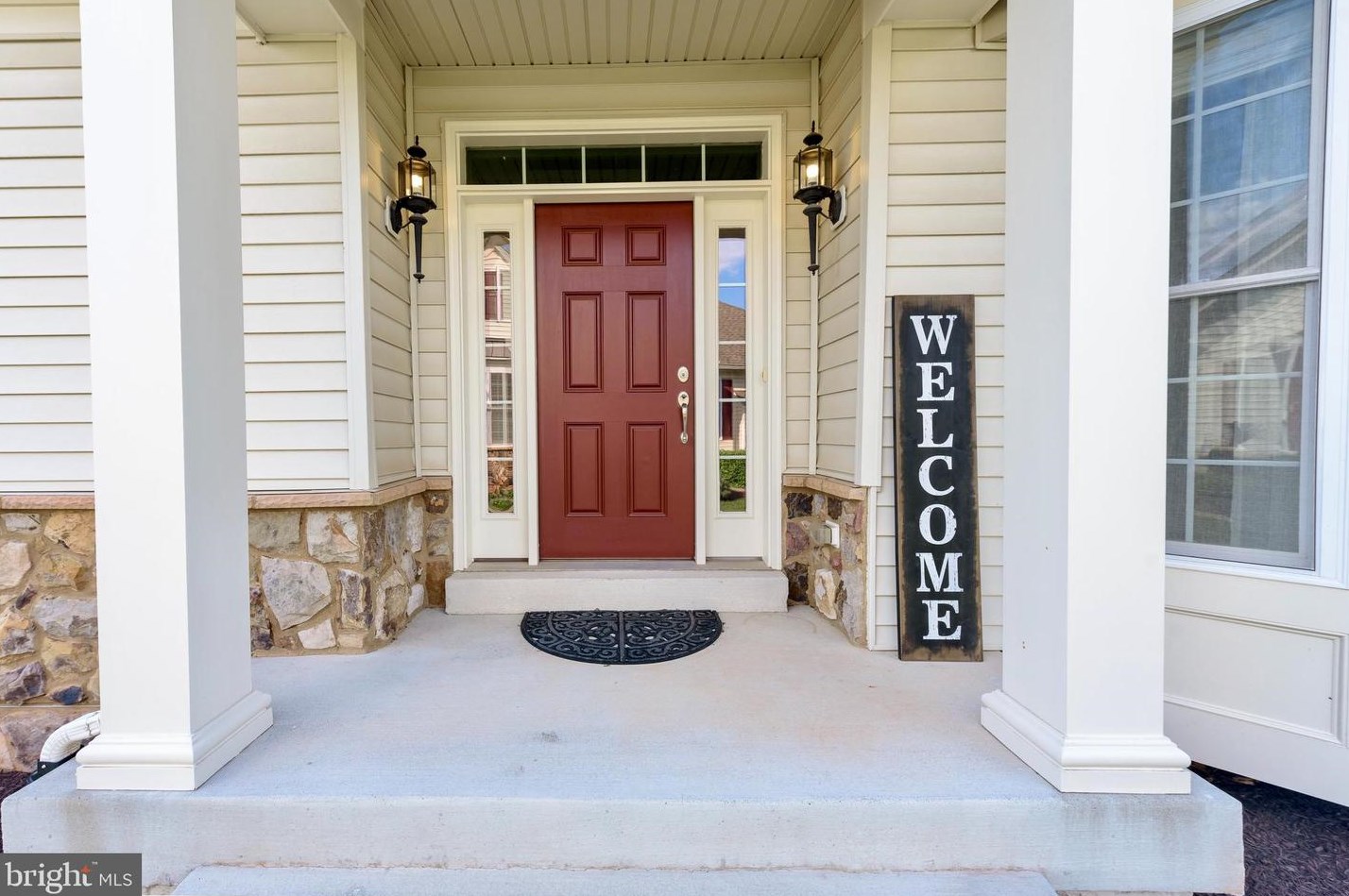 20918 Rocky Knoll Sq, Ashburn VA  20147-5687 exterior