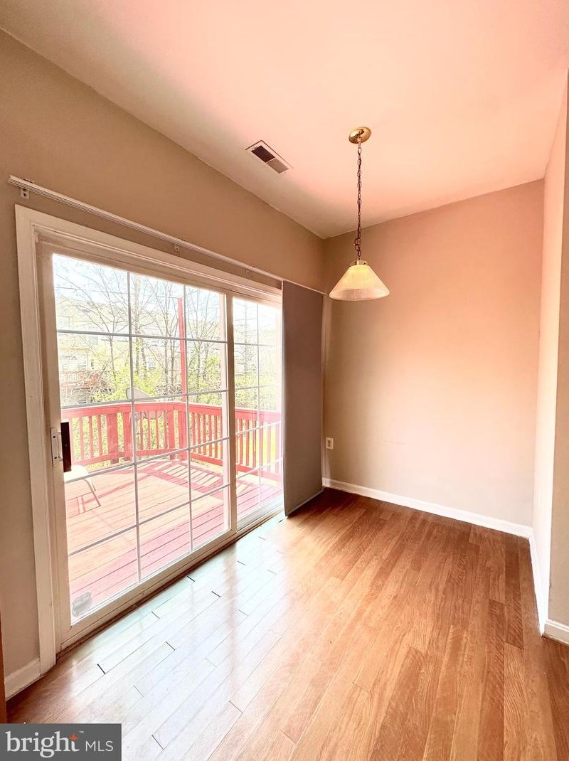 23096 Fontwell Sq, Dulles VA  20166-4348 exterior