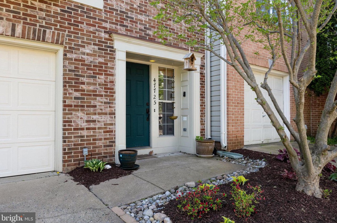 47725 Sandbank Sq, Dulles VA  20165-7468 exterior