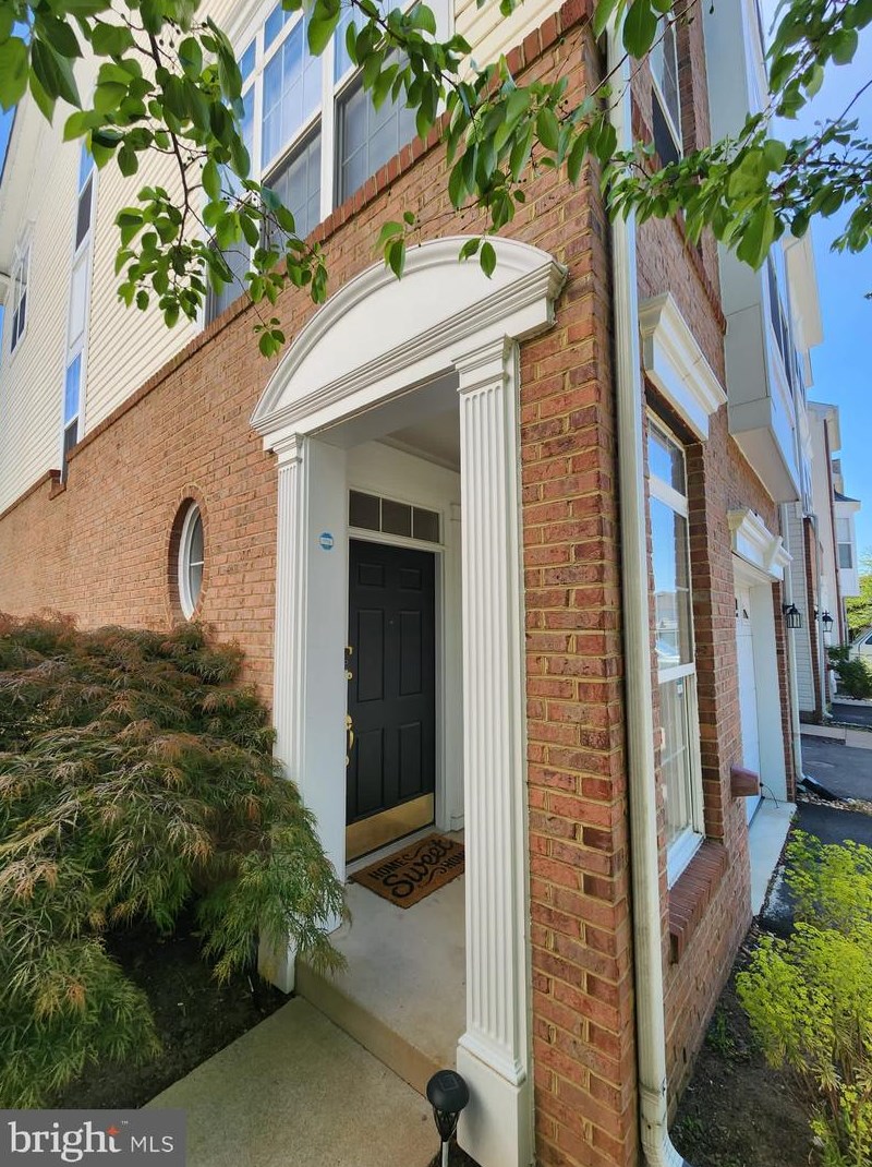 20462 Alicent Ter, Ashburn VA  20147-7016 exterior