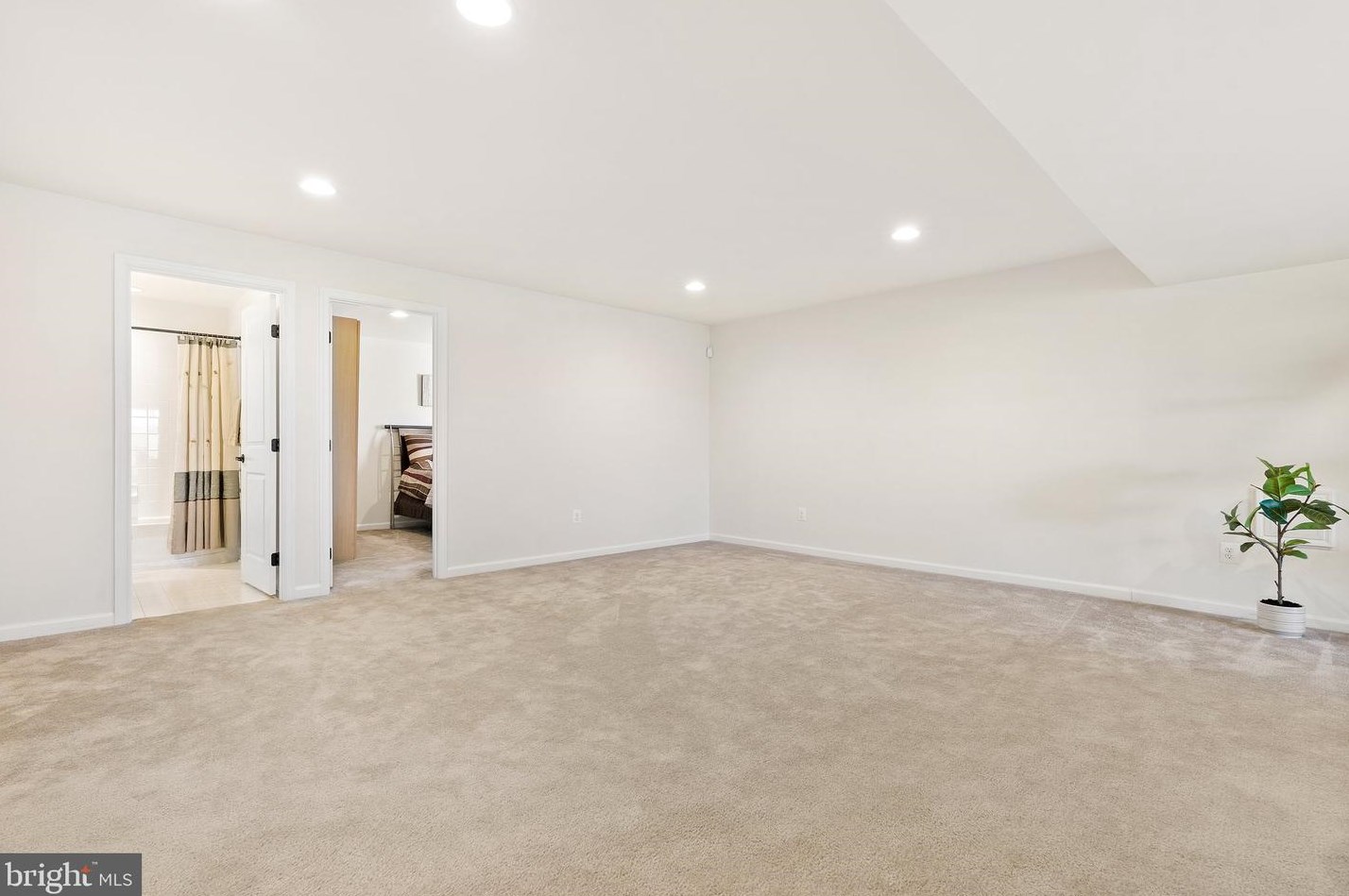 25849 Racing Sun Dr, Stone Ridge VA  20105-5838 exterior