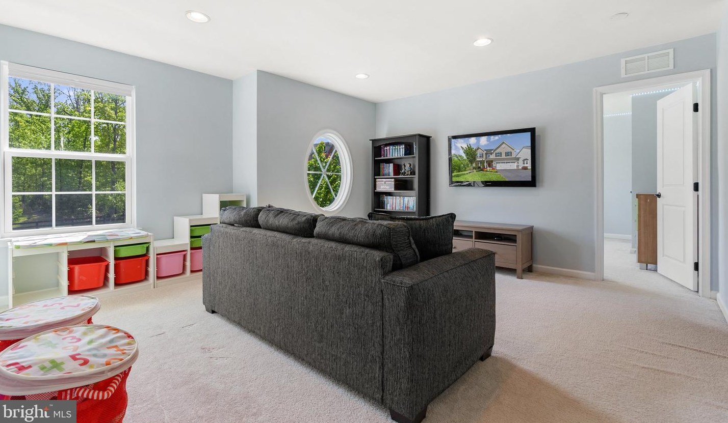 25849 Racing Sun Dr, Stone Ridge VA  20105-5838 exterior