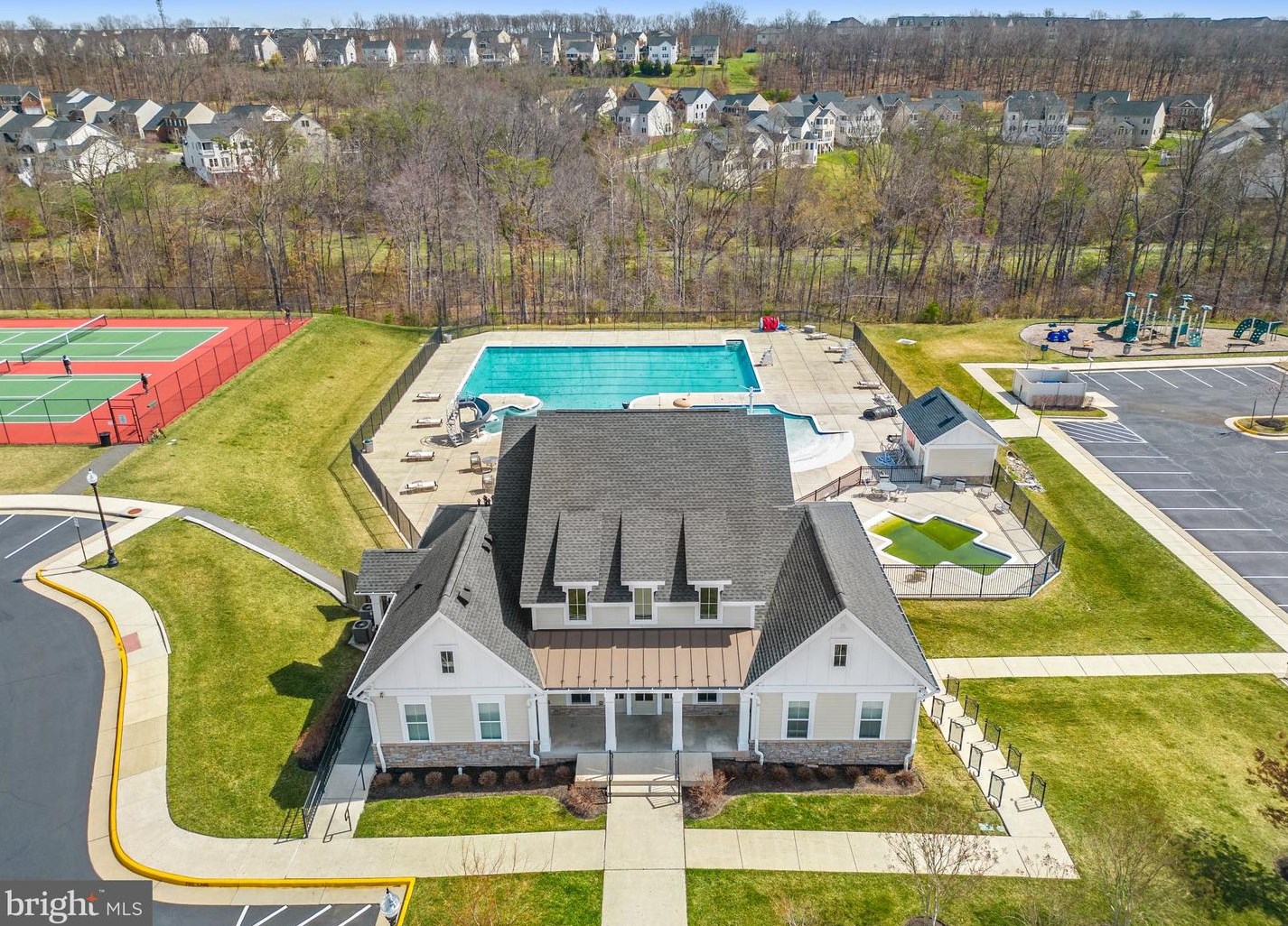 25849 Racing Sun Dr, Stone Ridge VA  20105-5838 exterior