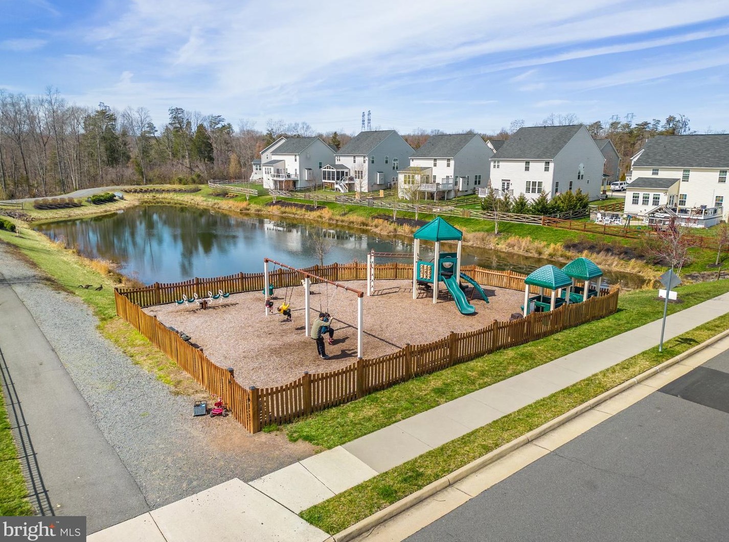 25849 Racing Sun Dr, Stone Ridge VA  20105-5838 exterior