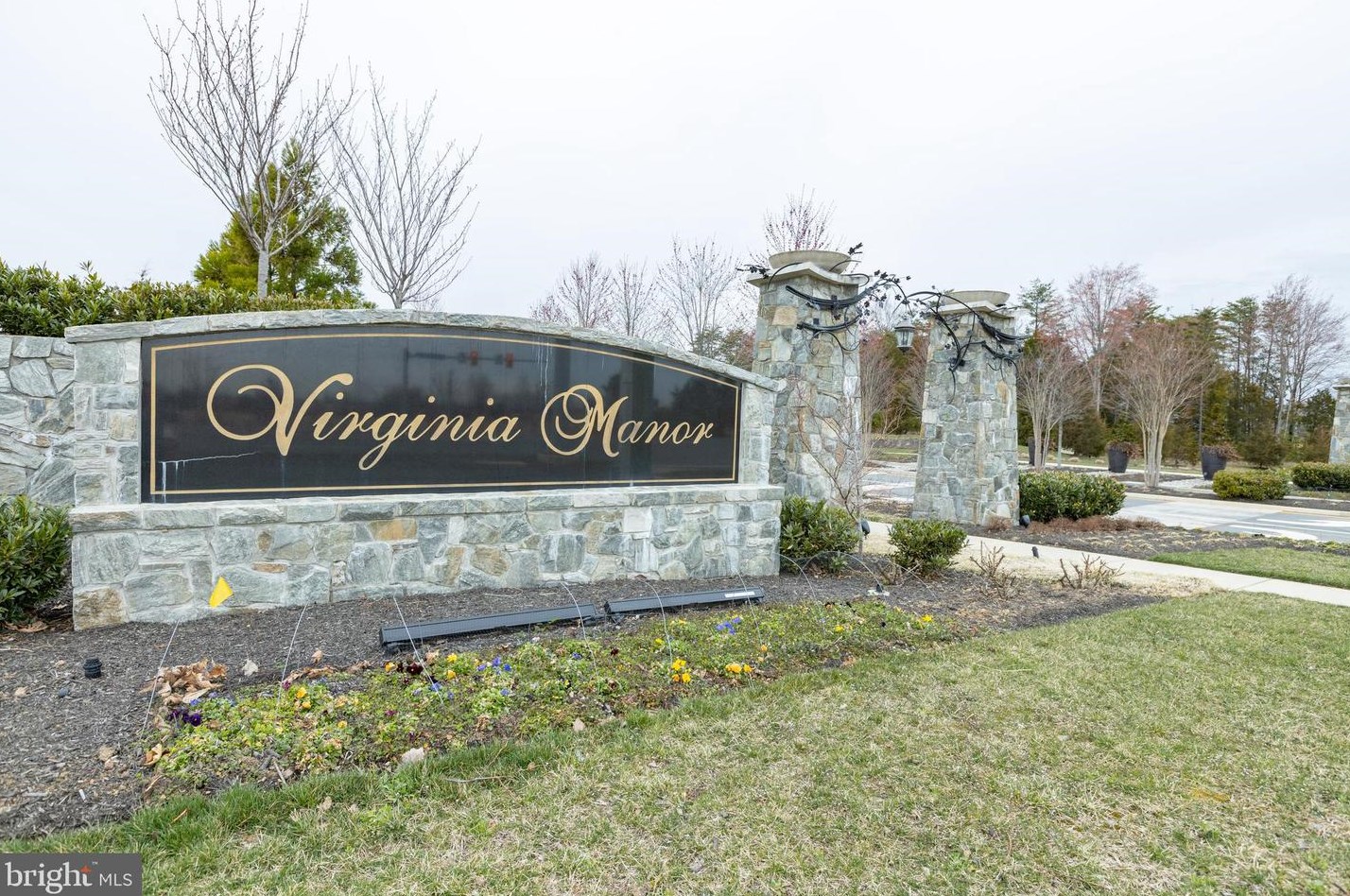 25849 Racing Sun Dr, Stone Ridge VA  20105-5838 exterior