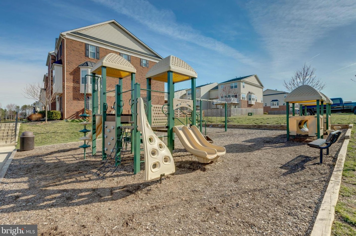 25849 Racing Sun Dr, Stone Ridge VA  20105-5838 exterior