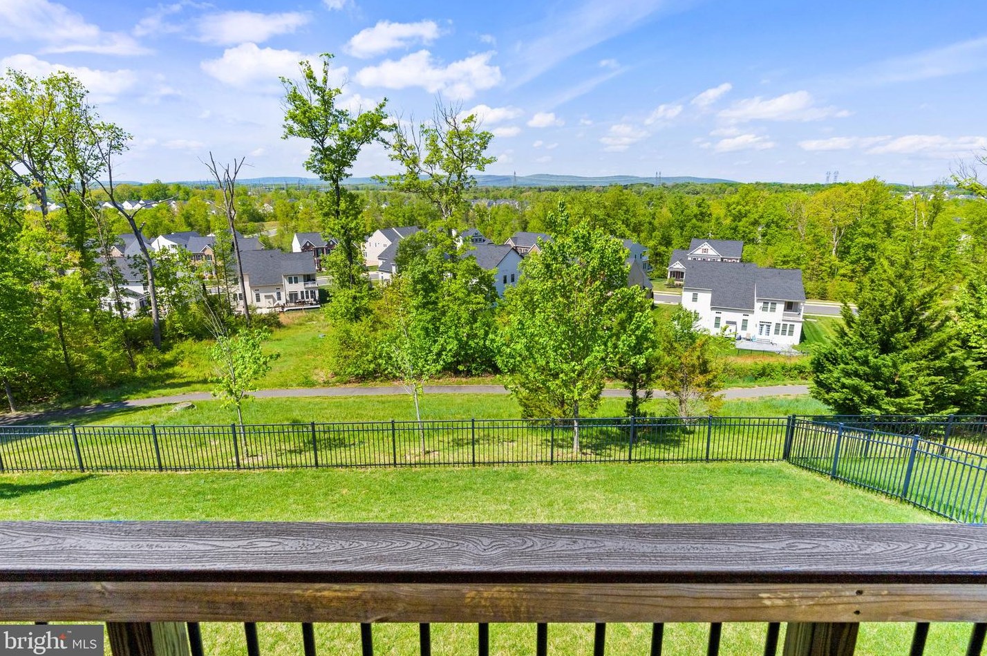 25849 Racing Sun Dr, Stone Ridge VA  20105-5838 exterior