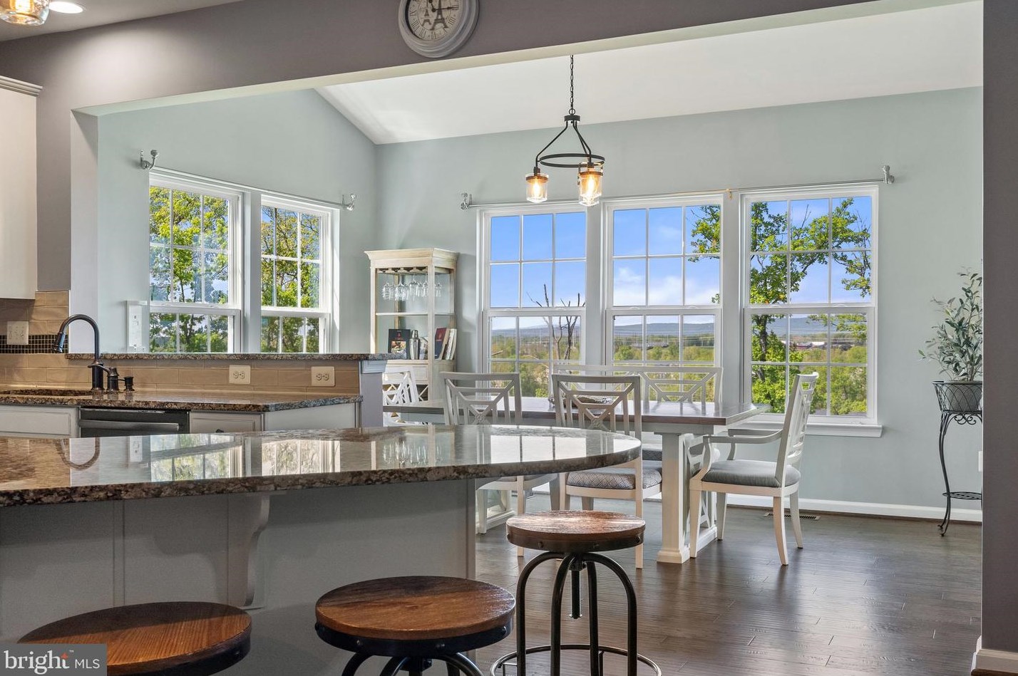 25849 Racing Sun Dr, Stone Ridge VA  20105-5838 exterior