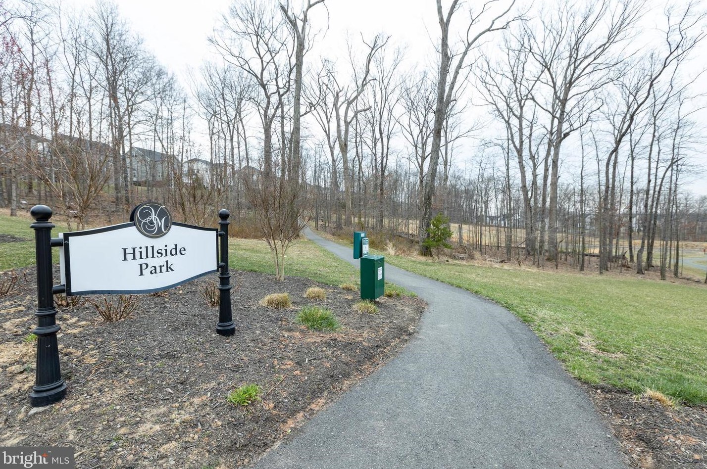 25849 Racing Sun Dr, Stone Ridge VA  20105-5838 exterior