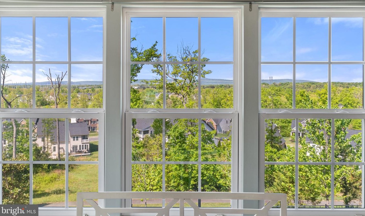 25849 Racing Sun Dr, Stone Ridge VA  20105-5838 exterior