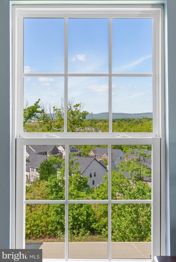 25849 Racing Sun Dr, Stone Ridge VA  20105-5838 exterior