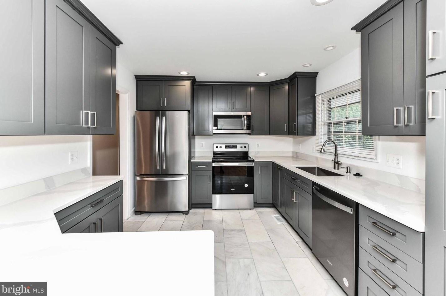 1020 Hoga Rd, Dulles VA  20164-5109 exterior