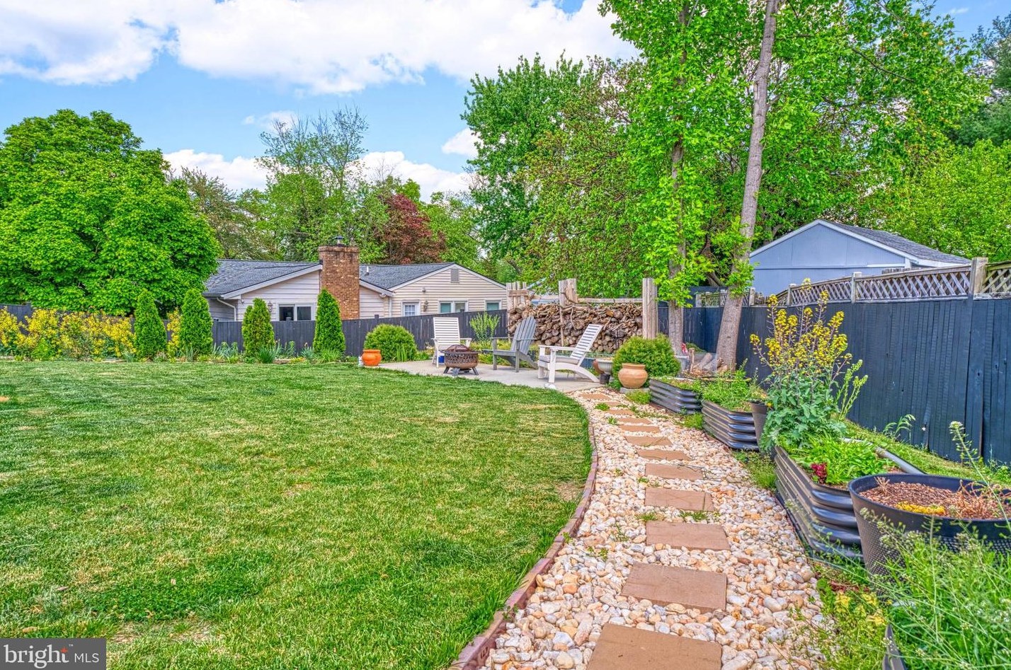102 Harrison Rd, Dulles VA  20164-2716 exterior
