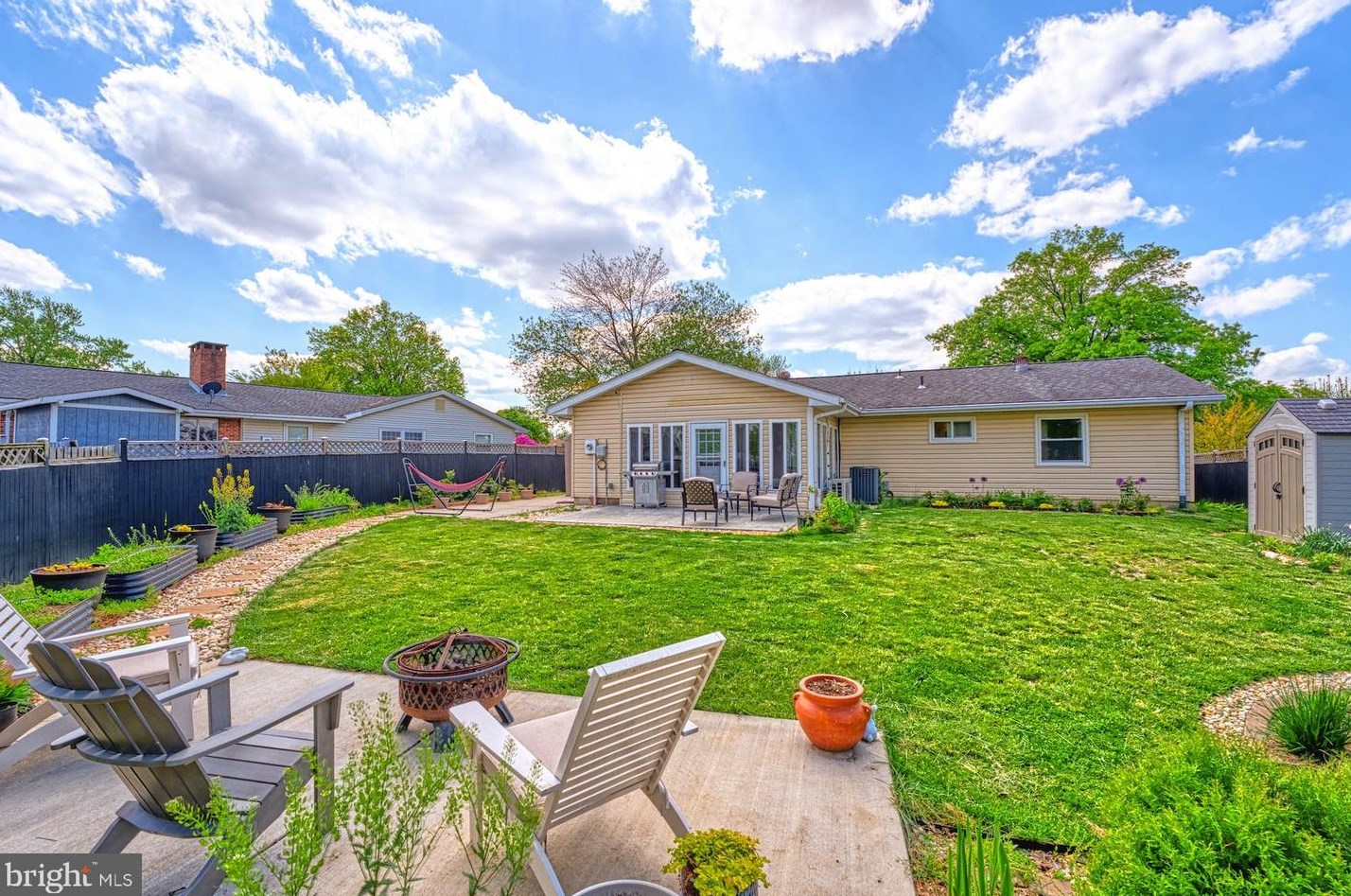 102 Harrison Rd, Dulles VA  20164-2716 exterior