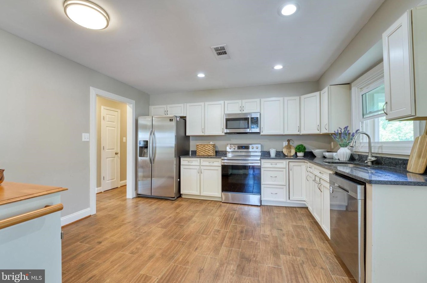 102 Harrison Rd, Dulles VA  20164-2716 exterior