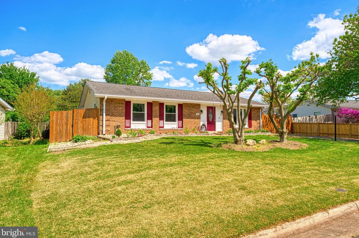 102 Harrison Rd, Dulles VA  20164-2716 exterior