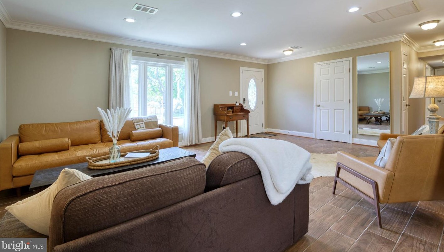 102 Harrison Rd, Dulles VA  20164-2716 exterior