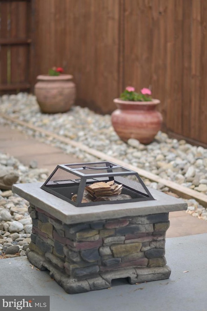 103 Cherry Tree Ct, Dulles VA  20164-2402 exterior