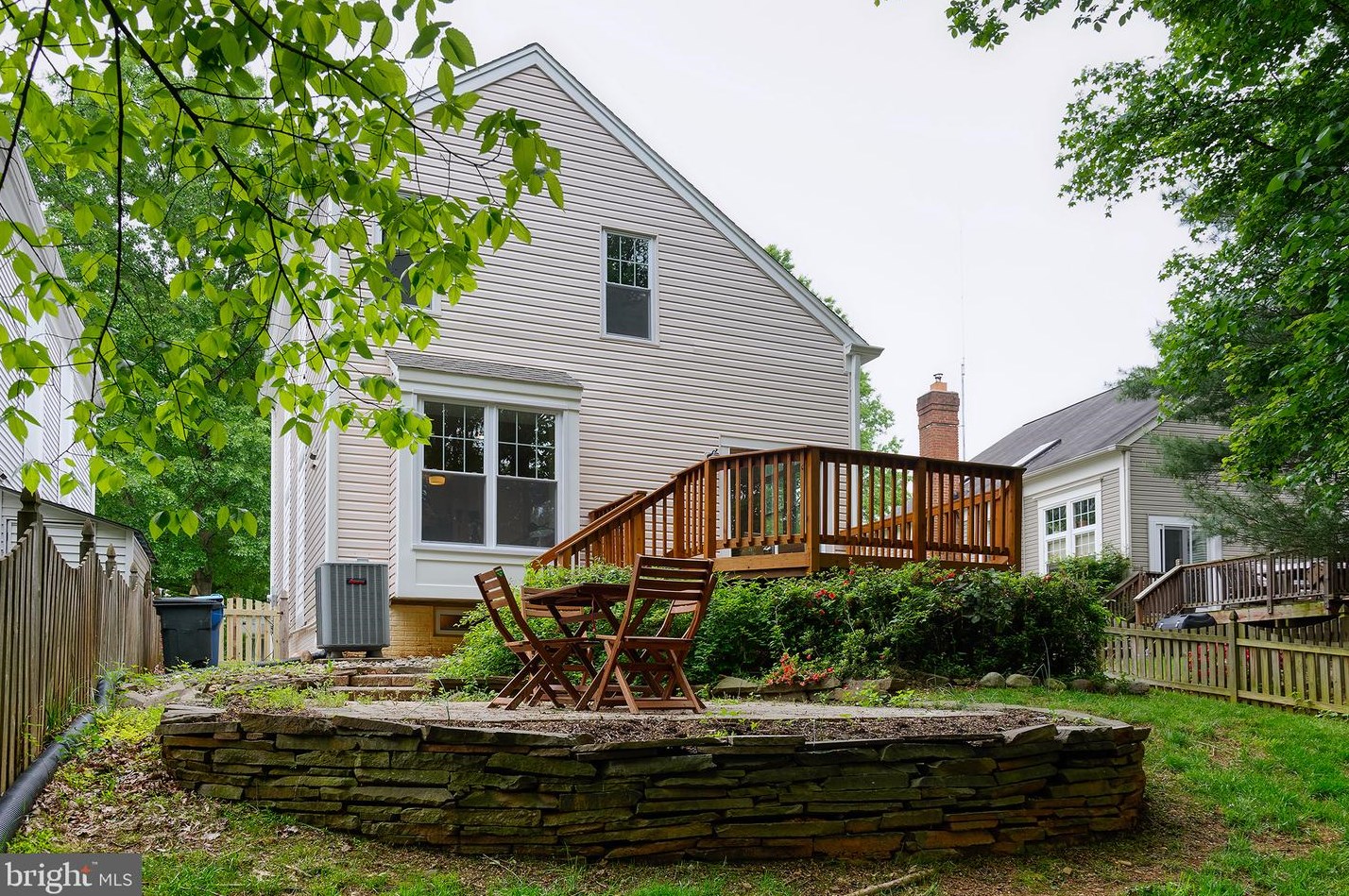 7 Oakdale Ct, Dulles VA  20165-5642 exterior