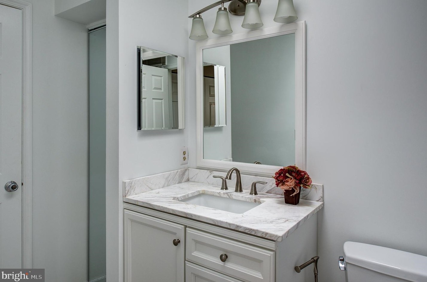 7 Oakdale Ct, Dulles VA  20165-5642 exterior