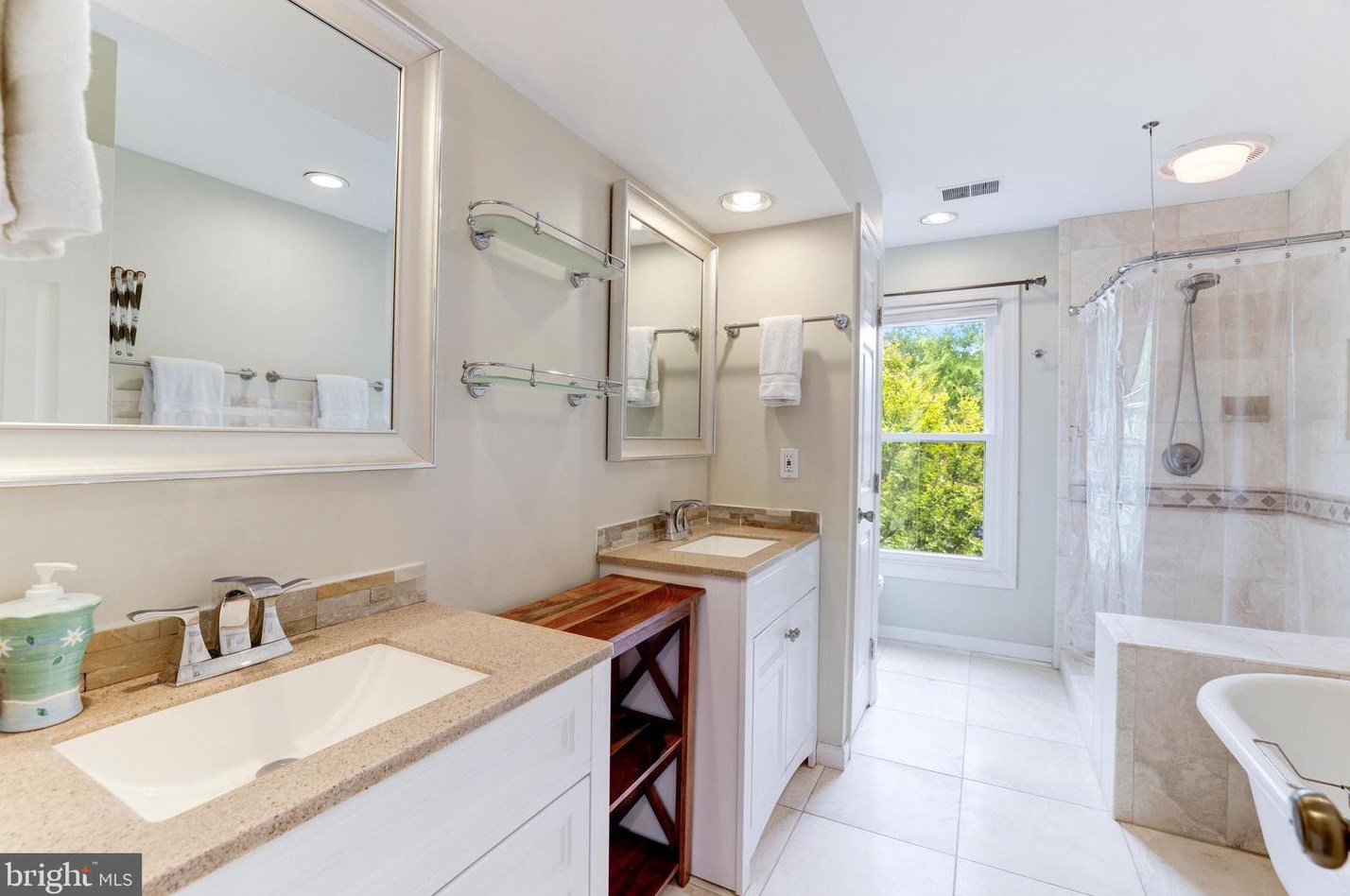 47740 League Ct, Dulles VA  20165-7416 exterior