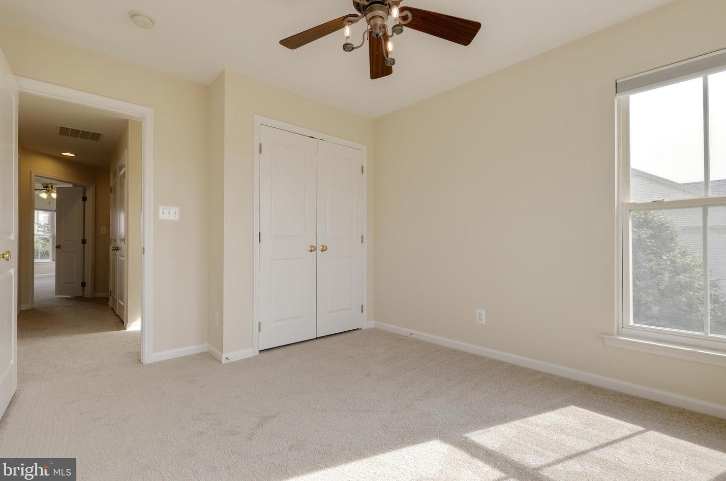 42494 Regal Wood Dr, Ashburn VA  20148-5626 exterior