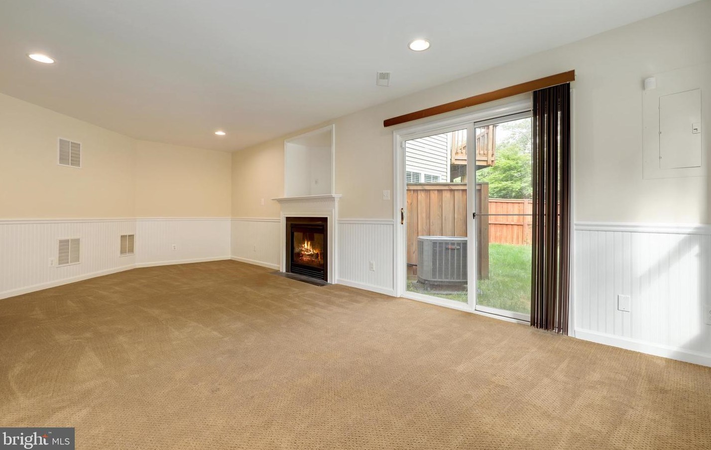 42494 Regal Wood Dr, Ashburn VA  20148-5626 exterior