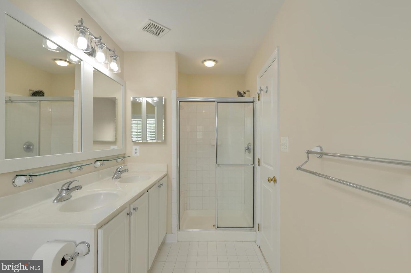 42494 Regal Wood Dr, Ashburn VA  20148-5626 exterior