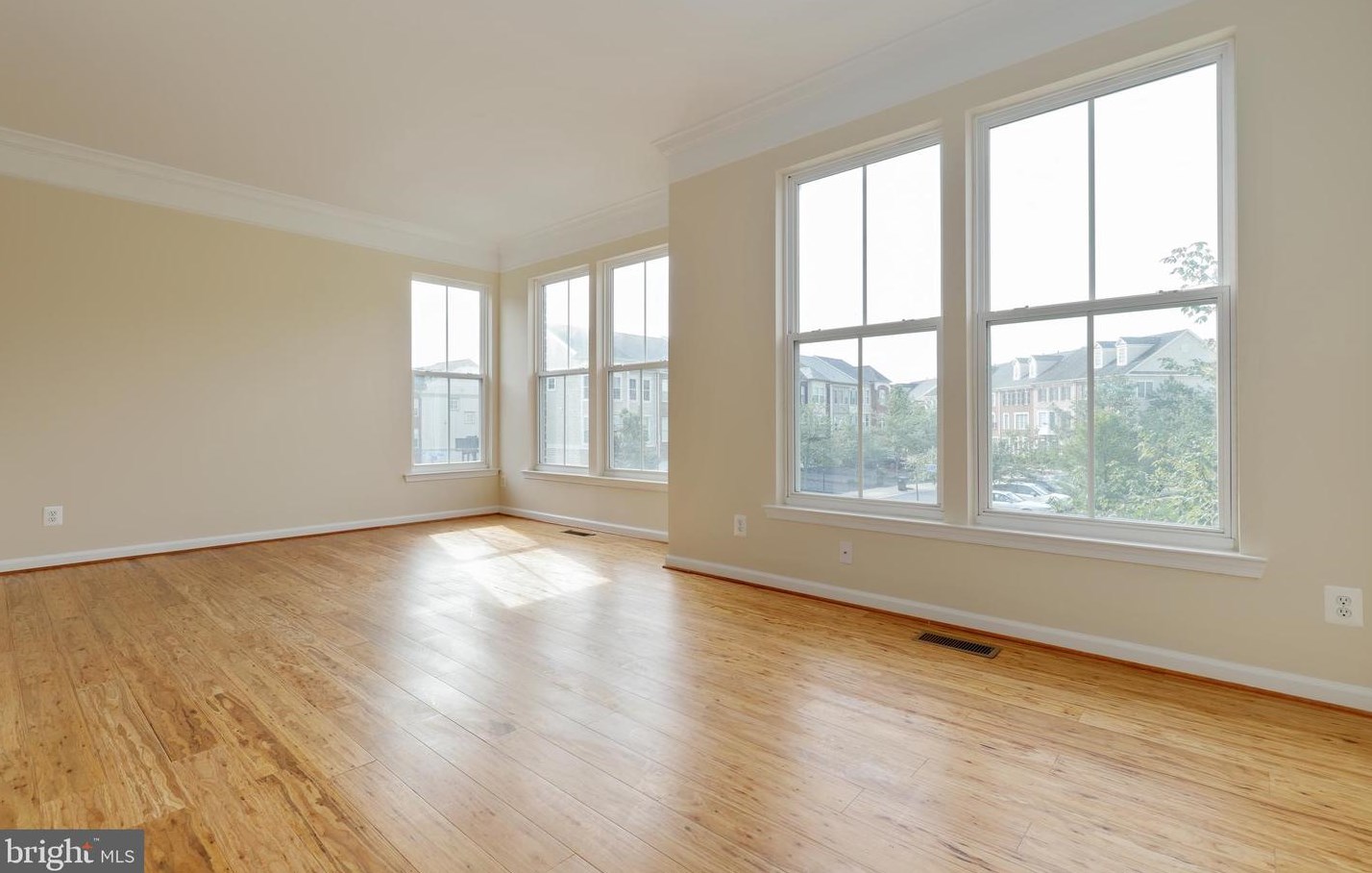 42494 Regal Wood Dr, Ashburn VA  20148-5626 exterior