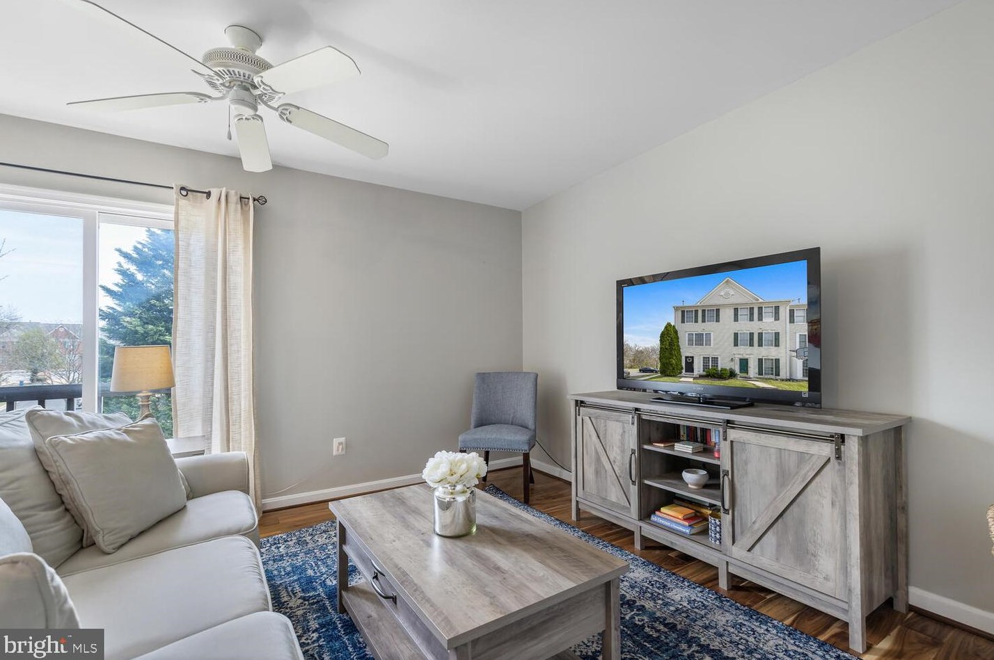 42805 Pilgrim Sq, Fairfax VA  20152-3928 exterior