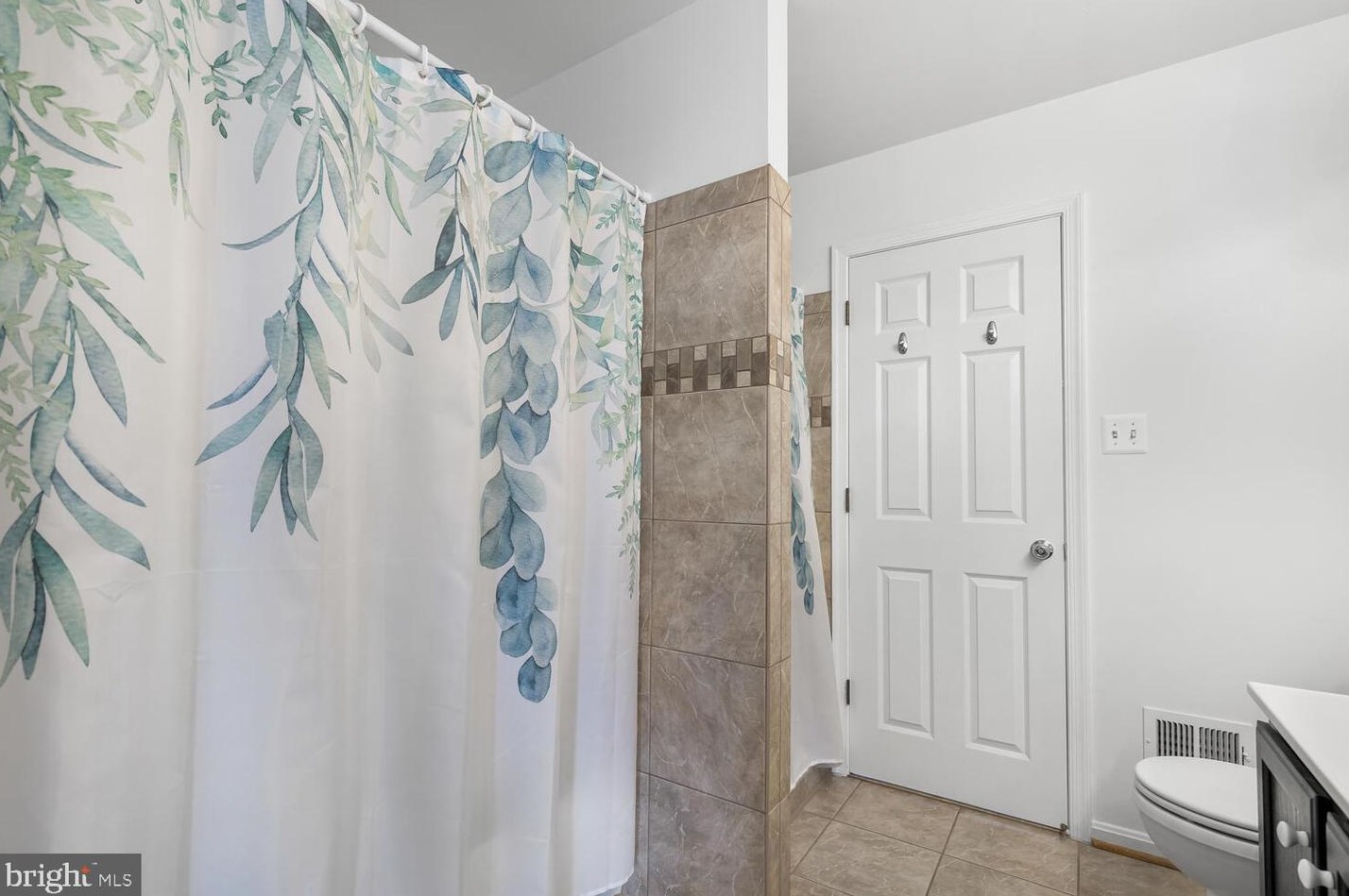 42805 Pilgrim Sq, Fairfax VA  20152-3928 exterior