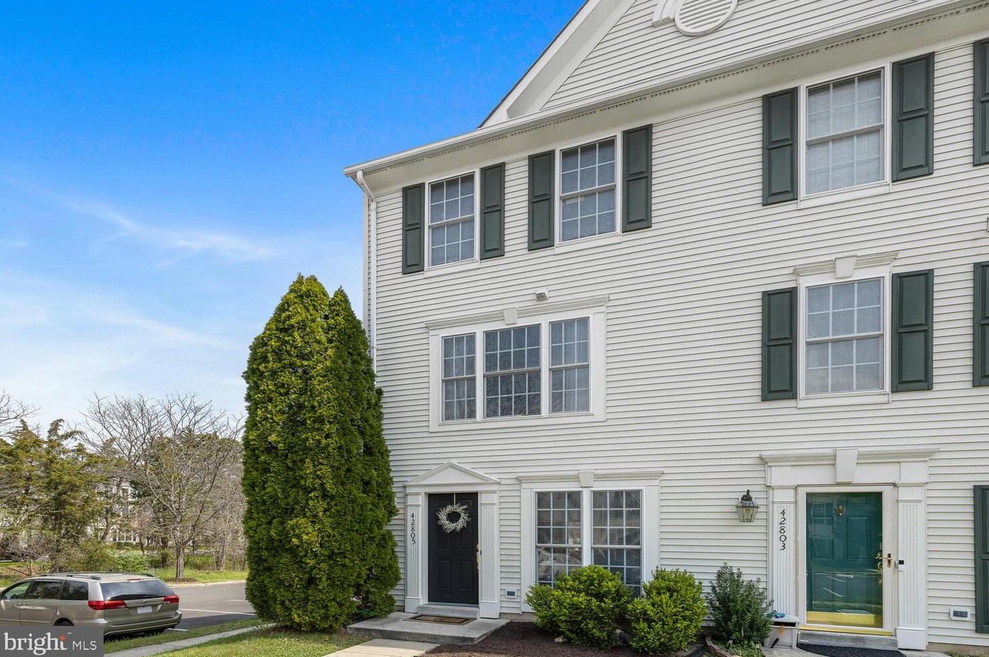 42805 Pilgrim Sq, Fairfax VA  20152-3928 exterior