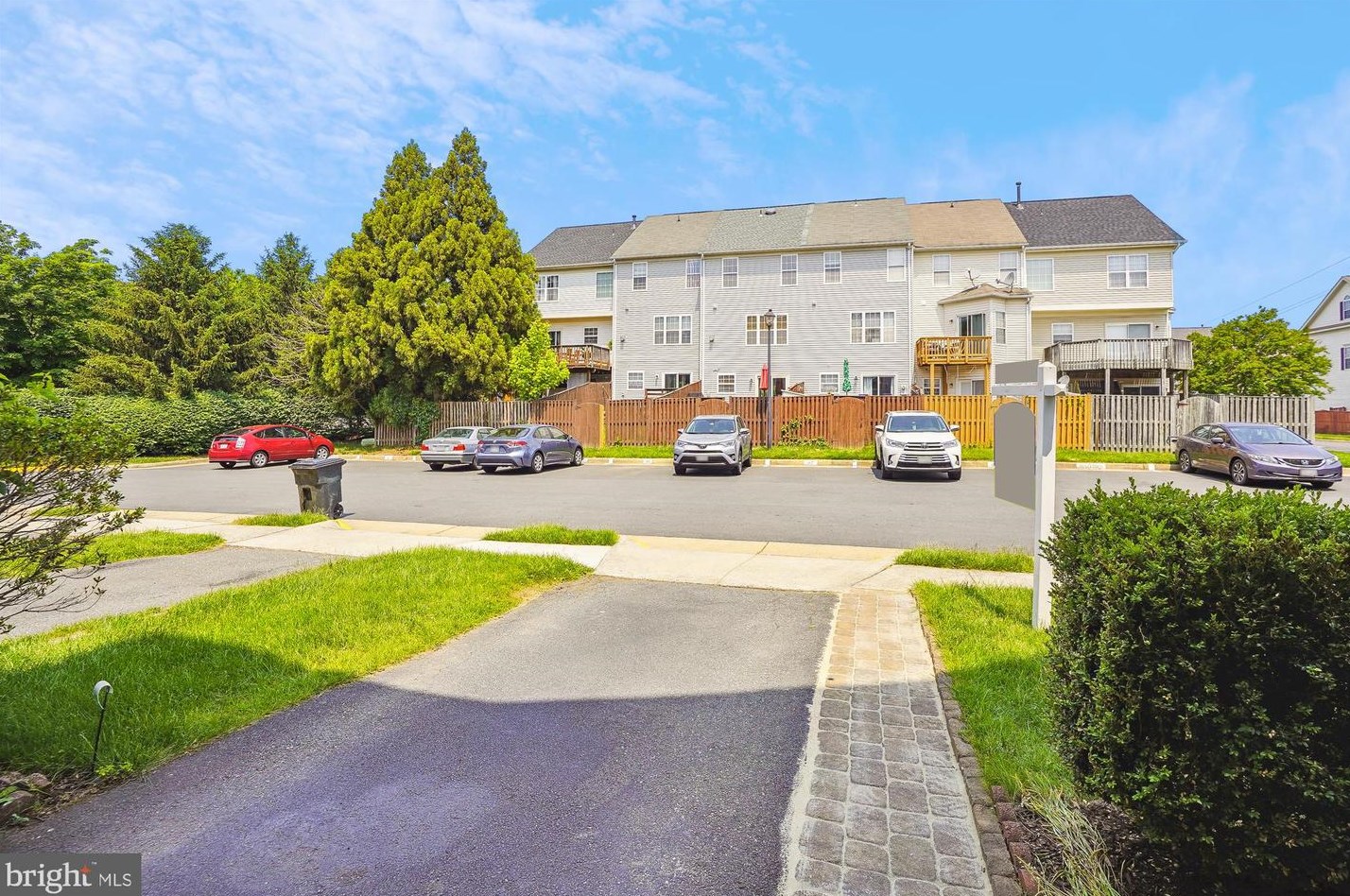 45455 Heritage Trail Sq, Dulles VA  20164-5351 exterior