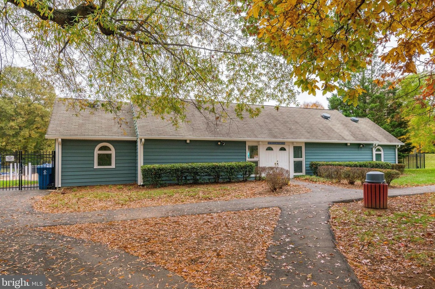 5 Vandercastel Rd, Dulles VA  20165-5622 exterior