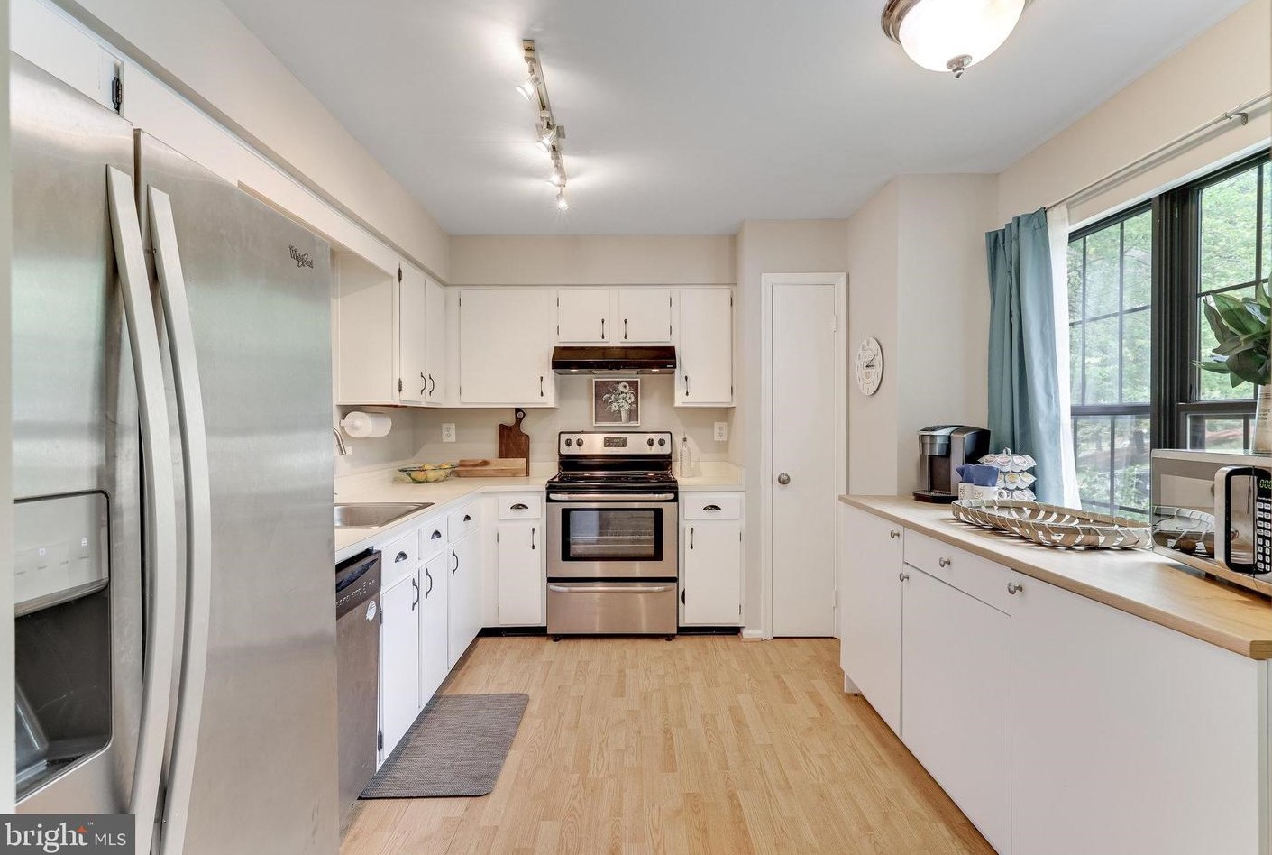 5 Vandercastel Rd, Dulles VA  20165-5622 exterior