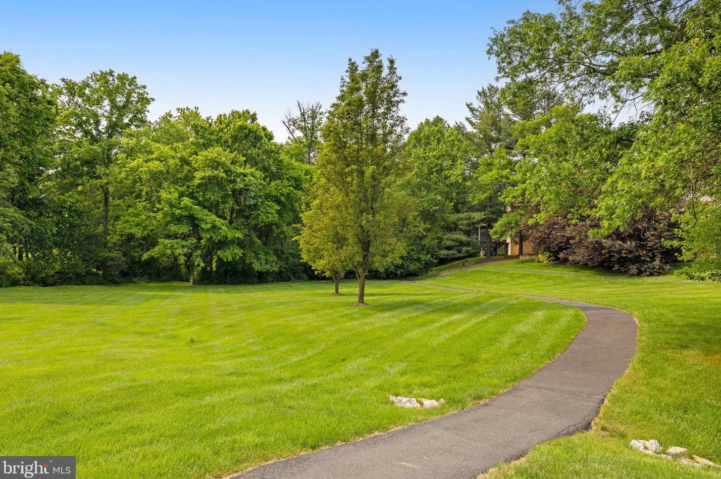 5 Vandercastel Rd, Dulles VA  20165-5622 exterior