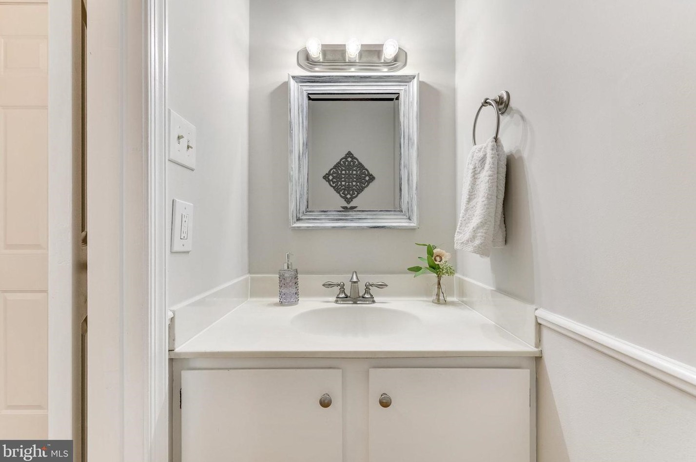 5 Vandercastel Rd, Dulles VA  20165-5622 exterior