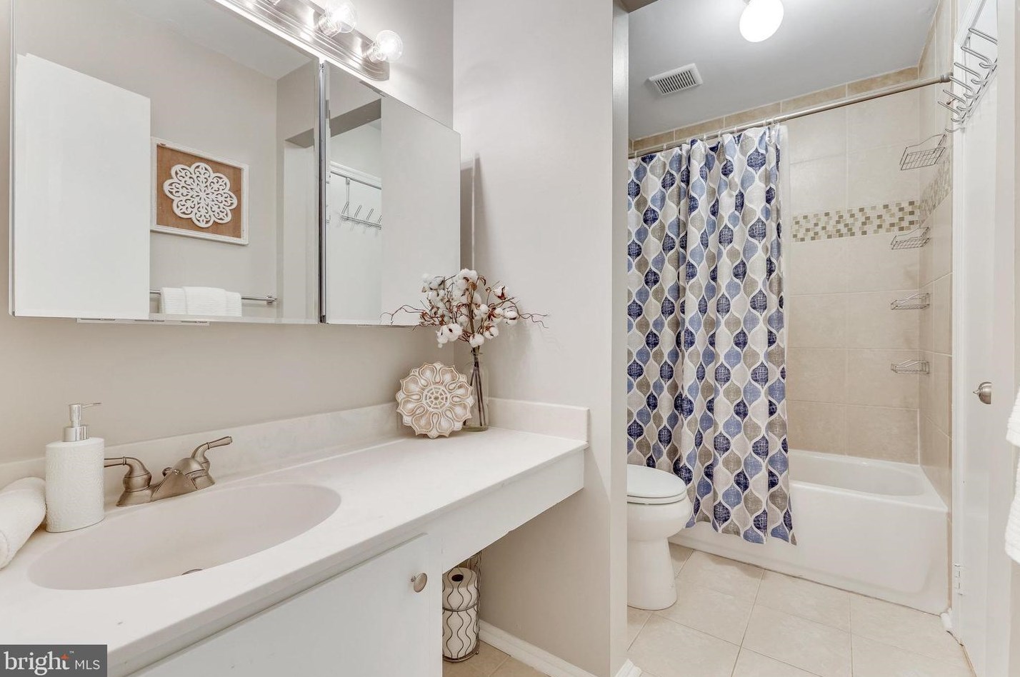 5 Vandercastel Rd, Dulles VA  20165-5622 exterior