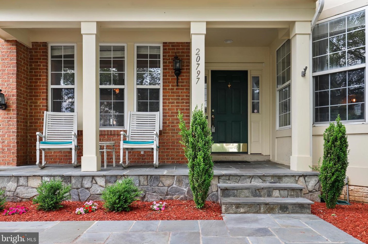 20797 Iris Dr, Dulles VA  20165-8712 exterior