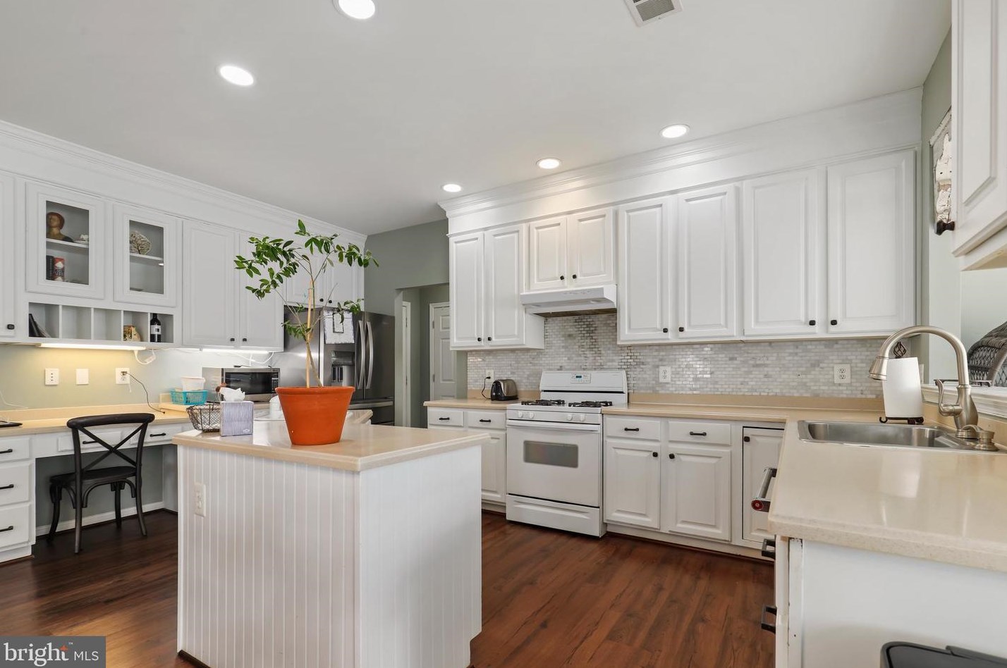 20797 Iris Dr, Dulles VA  20165-8712 exterior