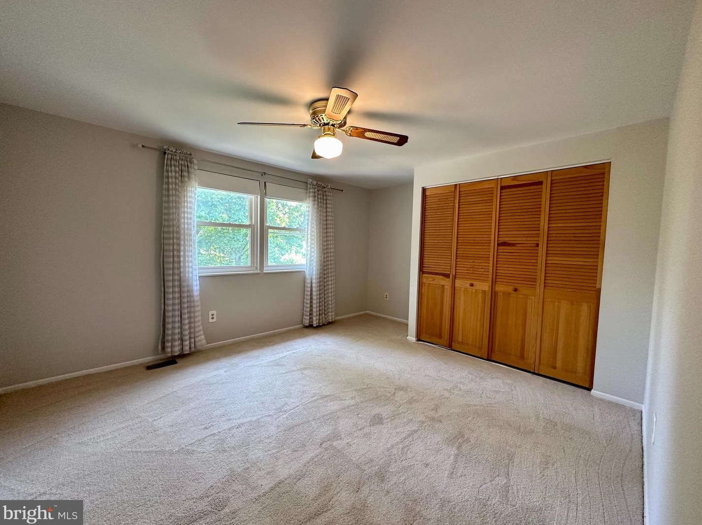 115 Johnson Rd, Dulles VA 20164-2624 exterior