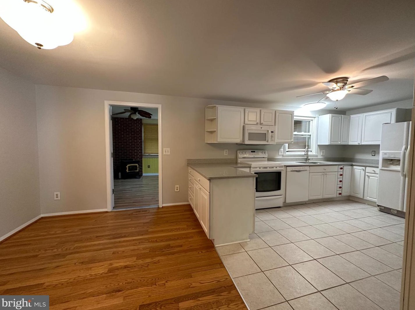 115 Johnson Rd, Dulles VA 20164-2624 exterior