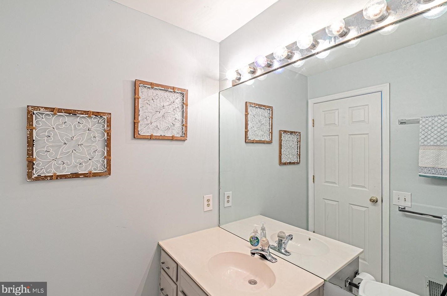 43322 Railstop Ter, Ashburn VA 20147-5331 exterior