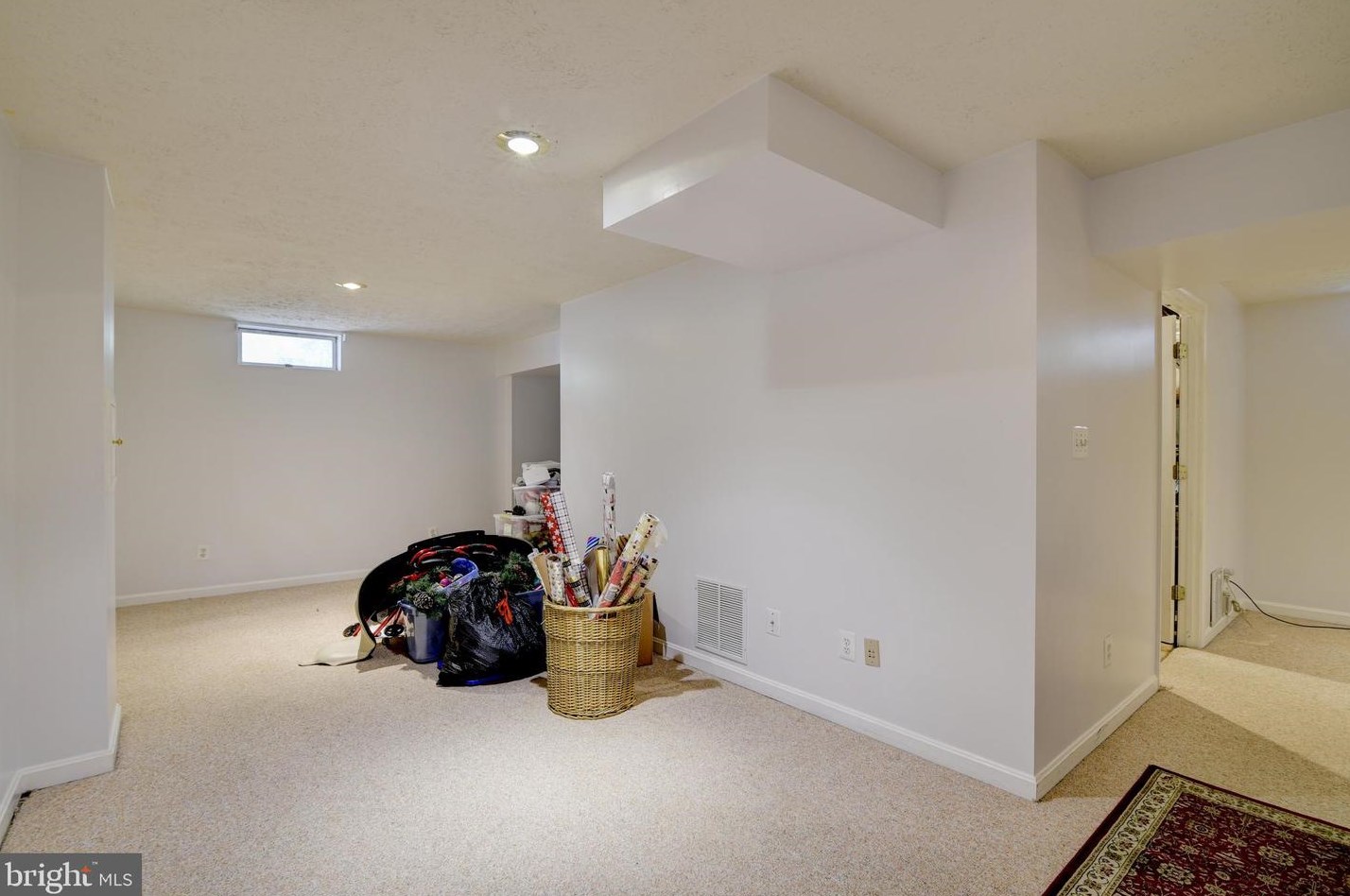 110 Sue Ann Ct, Dulles VA  20164-1923 exterior