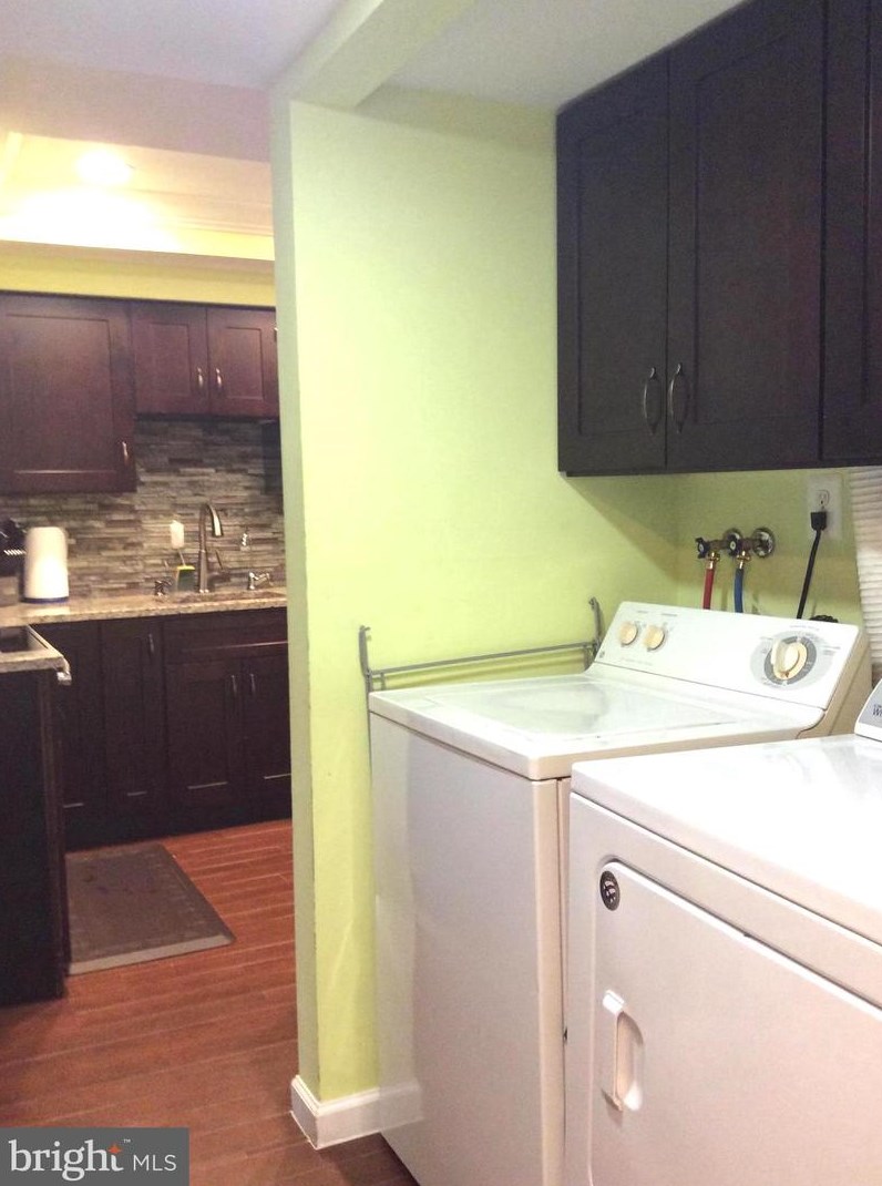 123 Willow Pl, Dulles VA 20164-1626 exterior