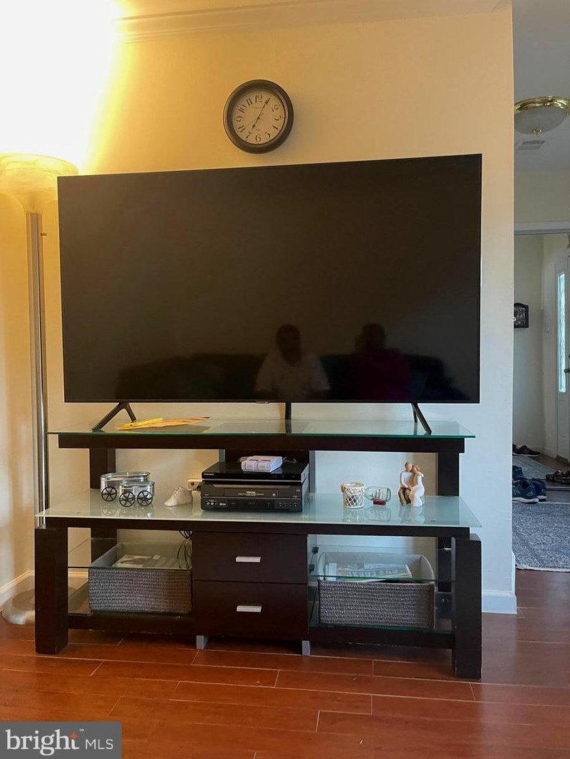 123 Willow Pl, Dulles VA 20164-1626 exterior